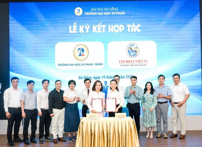 Trường ĐHSP Đà Nẵng và Tập đoàn Thủy sản Việt Úc ký kết biên bản hợp tác.