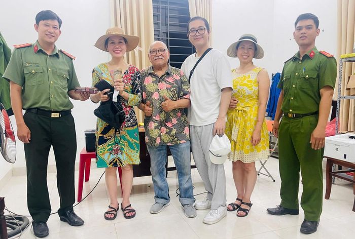 Công an xã Bà Nà trao trả tài sản cho chị Uông Thị Lan.