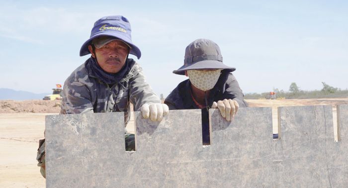  Nỗ lực hoàn thiện kết cấu thép để đổ bê tông 