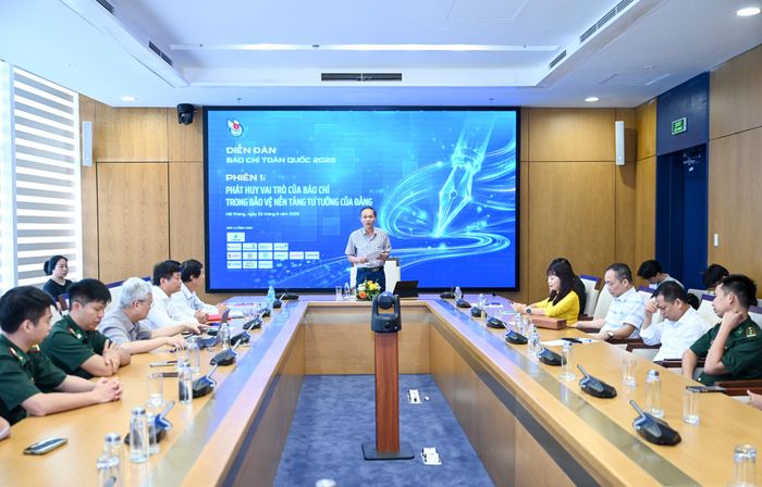  Một phiên thảo luận tại Diễn đàn Báo chí toàn quốc lần thứ 3. Ảnh: ĐỖ TRUNG 