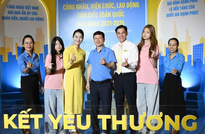 Các gia đình tham dự chương trình. Ảnh: VIỆT DŨNG
