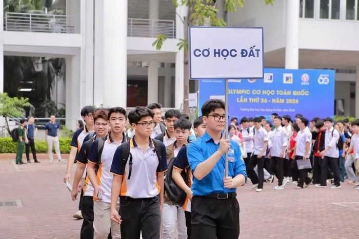 Sinh viên tham gia Olympic Cơ học Toàn quốc lần thứ 36 năm 2026.