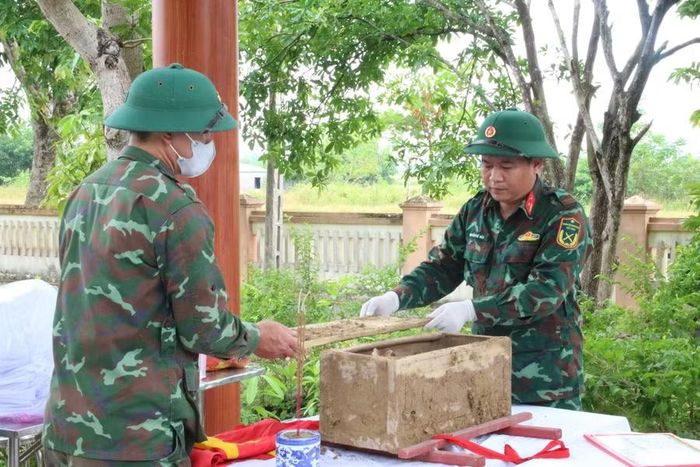 Ban chỉ đạo 515 tỉnh Nghệ An lấy mẫu hài cốt các liệt sĩ tại 32 nghĩa trang để phục vụ việc giám định ADN.