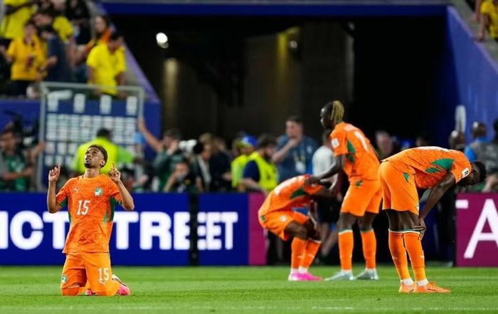Bên kia chiến tuyến, Bờ Biển Ngà cũng có khởi đầu thuận lợi khi đánh bại Ecuador 1-0.