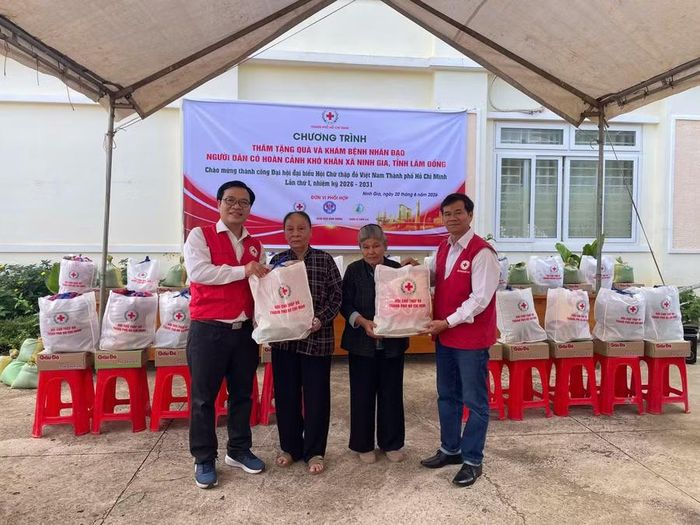 Giá trị của công tác nhân đạo không nằm ở những gì chúng ta trao đi nhiều hay ít, mà nằm ở sự quan tâm, sự kết nối và tình yêu thương giữa con người với con người.