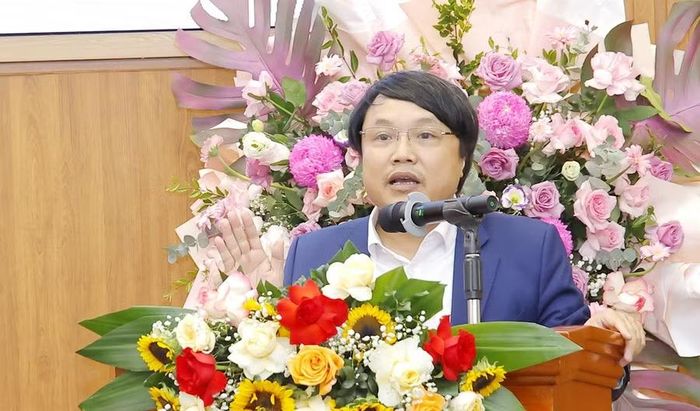 Ông Tạ Ngọc Trí - Phó Vụ trưởng Giáo dục phổ thông (Bộ GD&amp;ĐT) phát biểu tại hội thảo.