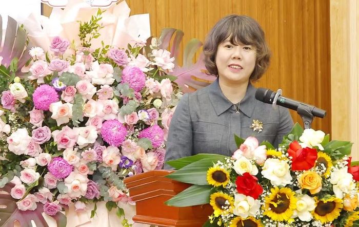 TS Nguyễn Thị Mai Hữu - Trưởng Ban Quản lý Đề án Ngoại ngữ Quốc gia (Bộ GD&amp;ĐT) chia sẻ tại hội thảo.