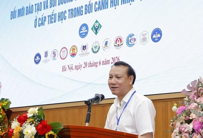 PGS.TS Nguyễn Đức Sơn - Hiệu trưởng Trường ĐH Sư phạm Hà Nội phát biểu tại hội thảo.
