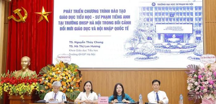 Đoàn chủ tịch điều hành hội thảo.