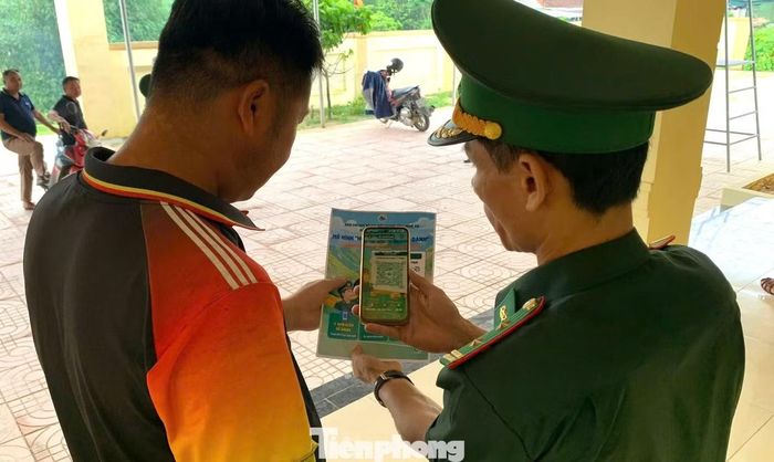 Đặc biệt, nhiều nội dung tuyên truyền được thực hiện bằng tiếng địa phương, giúp đồng bào dân tộc thiểu số dễ tiếp cận, dễ hiểu và mạnh dạn tham gia cung cấp thông tin cho lực lượng chức năng.