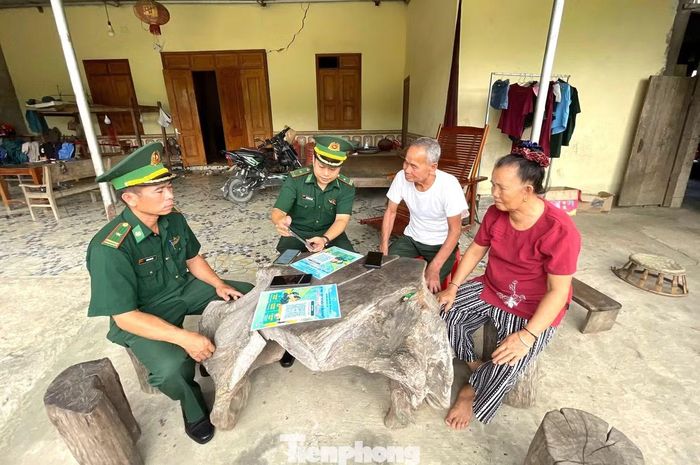 Tại Đồn Biên phòng Ngọc Lâm, Tổ chuyển đổi số của đơn vị duy trì hiệu quả đường dây nóng và hòm thư điện tử tố giác tội phạm.