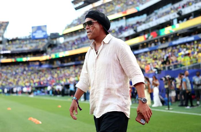 Huyền thoại Ronaldinho có mặt tại sân Lincoln Financial Field để theo dõi trận đấu thứ 2 của Brazil ở vòng bảng World Cup 2026, gặp Haiti.