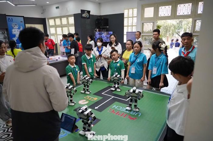 Ngày 19/6, trong khuôn khổ Festival Thiếu nhi toàn quốc lần thứ I năm 2026 tại Lâm Đồng, 96 thiếu nhi đến từ 34 tỉnh, thành phố trên cả nước đã tham gia hoạt động trải nghiệm sáng tạo khoa học tại Trường Đại học Đà Lạt.
