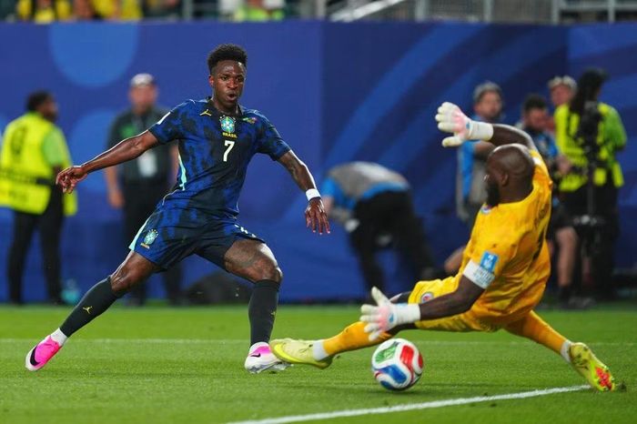 Vinicus ấn định tỷ số 3-0 cho Brazil