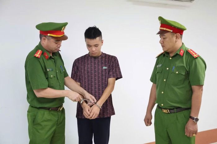 Công an tỉnh Phú Thọ thi hành lệnh bắt bị can để tạm giam đối với đối tượng Trần Đức Anh.