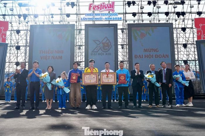 Ngay sau chương trình, Tổ chức Kỷ lục Việt Nam đã công bố quyết định và trao chứng nhận Kỷ lục Việt Nam cho Hội đồng Đội Trung ương và Công ty Cổ phần Masan MEATLife với nội dung: "Màn đồng diễn võ nhạc Vovinam chào mừng Đại hội Đoàn toàn quốc lần thứ XIII có số lượng phụ trách Đội và thiếu nhi đến từ 34 tỉnh, thành phố tham gia đông nhất".
