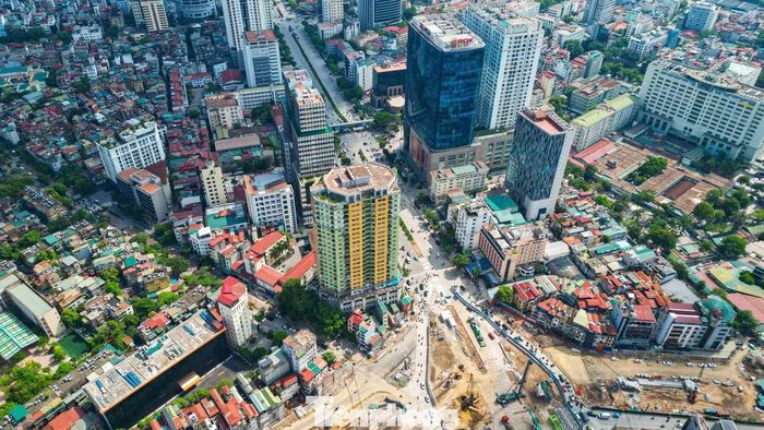 Tuyến metro số 5 có chiều dài gần 40 km, kết nối khu vực trung tâm Hà Nội với đô thị Hòa Lạc, tổng mức đầu tư hơn 72.000 tỷ đồng.