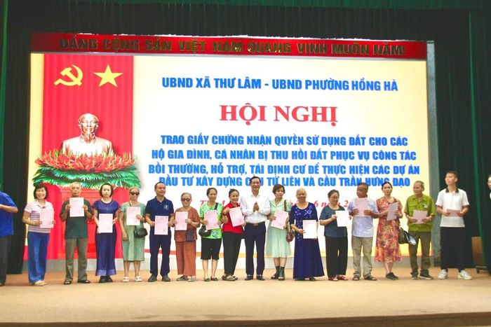 Hội nghị trao giấy chứng nhận ngày 20/6