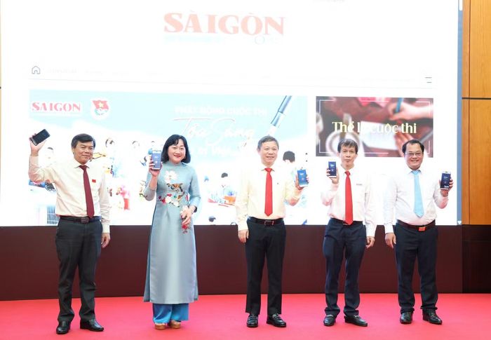 Cũng tại buổi lễ, Báo SGGP tiếp tục cùng Trung ương Đoàn phát động cuộc thi “Tỏa sáng Giá trị Việt” giai đoạn 2026-2027. Ảnh: Ngô Tùng