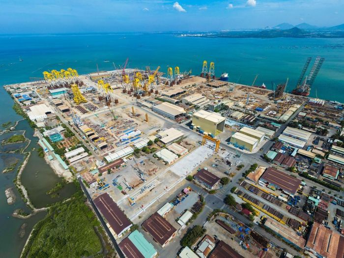 Toàn cảnh công trường dự án CHW2204 tại Cảng Dầu khí và Dịch vụ Năng lượng tái tạo (PTSC Supply Base).