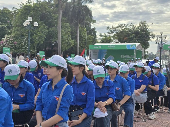 Sự kiện thu hút khoảng 250 đại biểu là đại diện lãnh đạo, cán bộ các đơn vị thuộc Bộ Nông nghiệp và Môi trường, đại diện chính quyền địa phương, các tổ chức, doanh nghiệp, đoàn thể thanh niên cùng đông đảo tình nguyện viên và người dân Thủ đô.