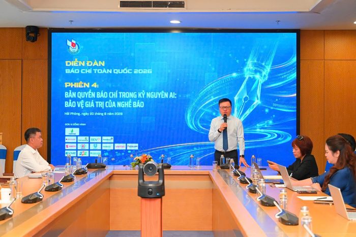 Ông Lê Quốc Minh, Ủy viên Trung ương Đảng, Tổng Biên tập Báo Nhân Dân, Phó Trưởng Ban Tuyên giáo và Dân vận Trung ương, Chủ tịch Hội Nhà báo Việt Nam trao đổi tại phiên thảo luận. (Ảnh: TV)