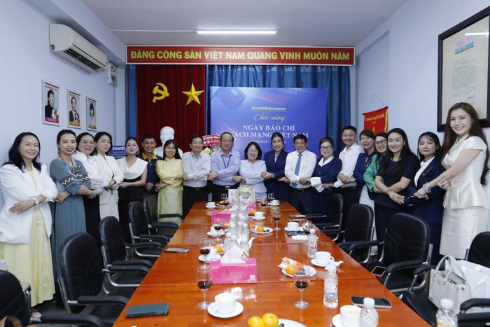 Hội Doanh nhân Sài Gòn đến thăm và chúc mừng