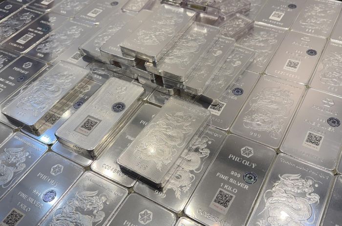 Giá bạc trong nước vẫn tiếp đà giảm. Ảnh: Phú Quý