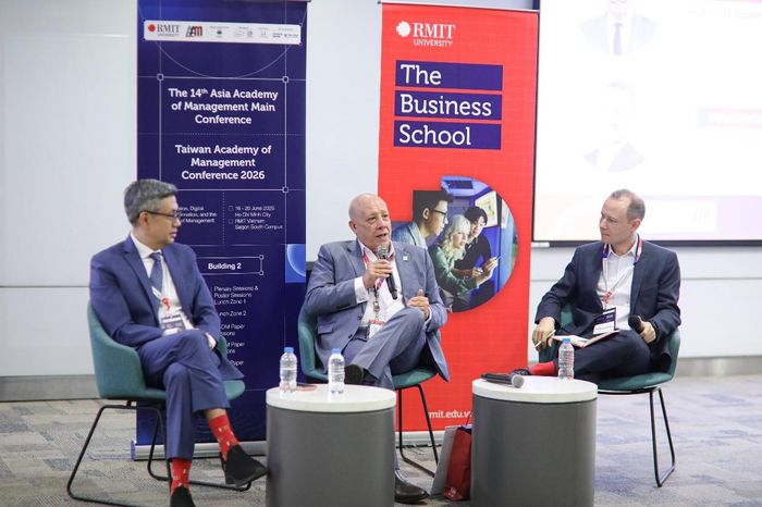 Hội thảo gồm các bài phát biểu chính, phiên thảo luận và các phiên trình bày nghiên cứu, nhằm thúc đẩy hợp tác quốc tế trong lĩnh vực nghiên cứu quản trị