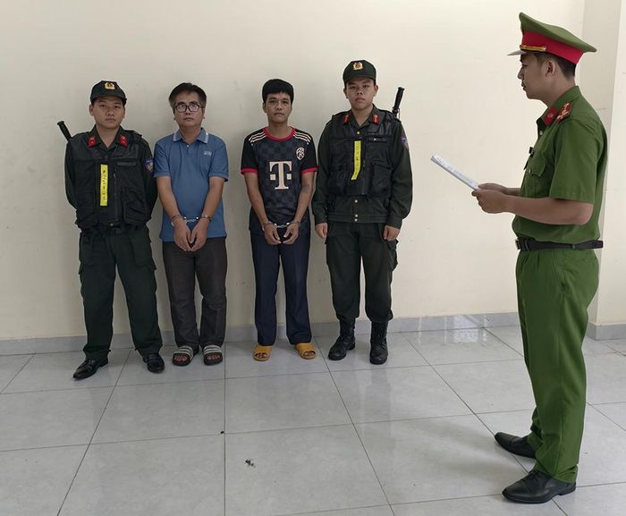 2 đối tượng bị khởi tố, bắt tạm giam. Ảnh: CACC