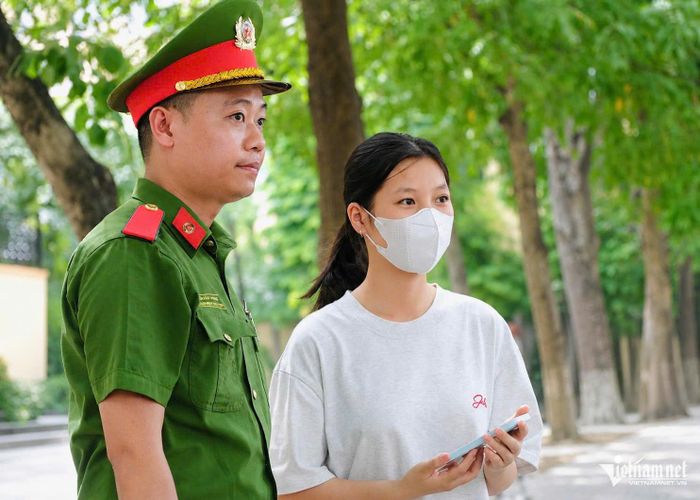 Thí sinh trong buổi làm thủ tục dự thi. Ảnh: Thúy Nga