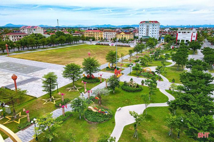 Nắng nóng vẫn đang bao trùm Hà Tĩnh với nền nhiệt cao. Trong bối cảnh đó, những không gian xanh càng trở nên quý giá đối với cuộc sống người dân đô thị Thành Sen.