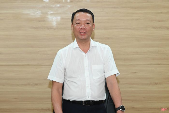 Chủ tịch UBND tỉnh Phan Thiên Định ghi nhận, biểu dương những đóng góp tích cực của Báo và phát thanh, truyền hình Hà Tĩnh vào sự phát triển chung của tỉnh.