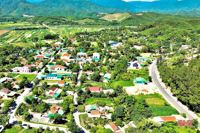 Sau sắp xếp, 6/6 thôn của xã Sơn Kim 1 đều không đạt quy mô số hộ gia đình theo quy định vì các yếu tố đặc thù.