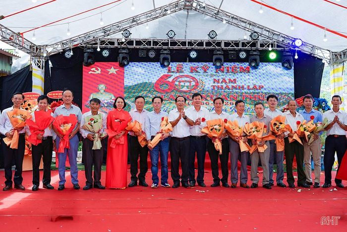 Lễ kỷ niệm là dịp để các thế hệ người Xuân Phú gặp gỡ, ôn lại truyền thống của quê hương.