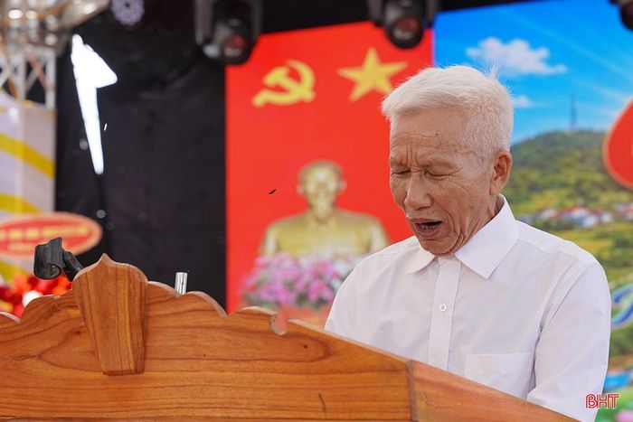 Ông Nguyễn Tiến Tuấn - đại diện thế hệ thứ 2 của thôn Xuân Phú phát biểu tại lễ kỷ niệm