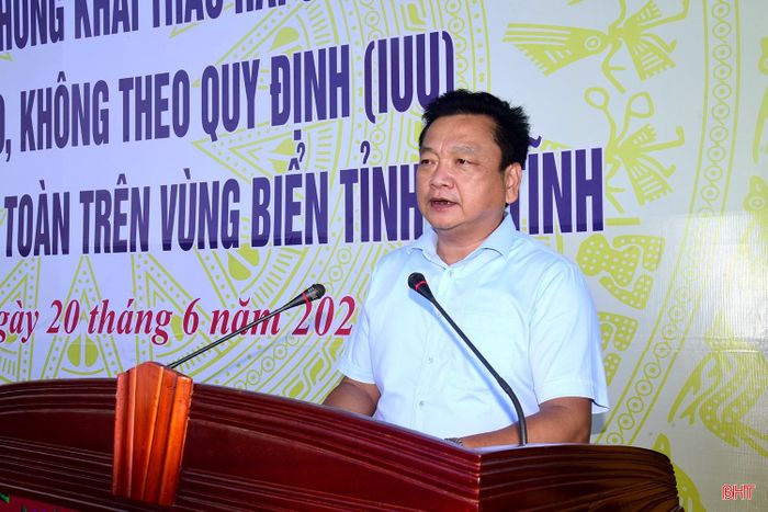 Phó Chủ tịch UBND tỉnh Hồ Huy Thành phát biểu tại lễ ra quân.