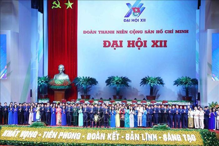 Ban Chấp hành Trung ương Đoàn khóa XII ra mắt đại hội. Ảnh: Minh Đức/TTXVN