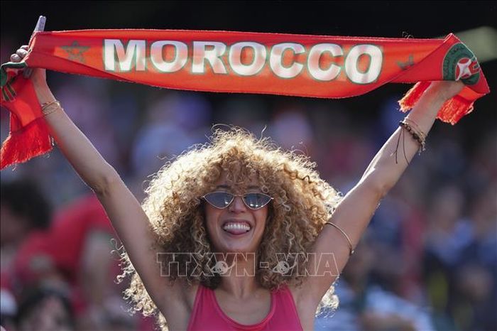 Cổ động viên Maroc cổ vũ đội nhà. Ảnh: THX/TTXVN