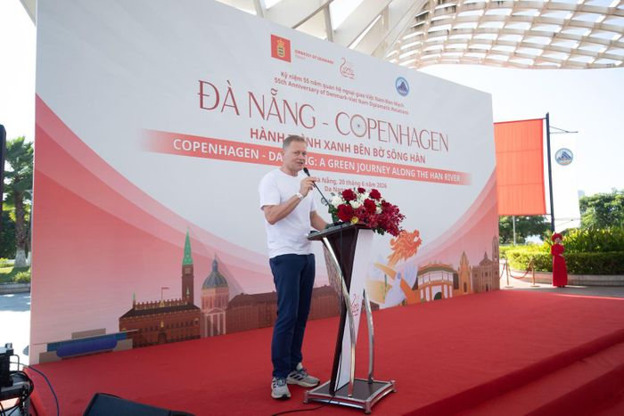 Ông Nicolai Prytz, Đại sứ Đan Mạch tại Việt Nam, phát biểu khai mạc.