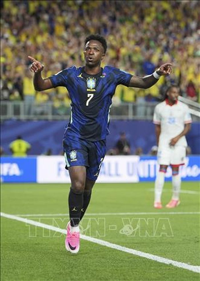 Tiền đạo Brazil Vinicius Jr ăn mừng bàn thắng vào lưới Haiti. Ảnh: THX/TTXVN