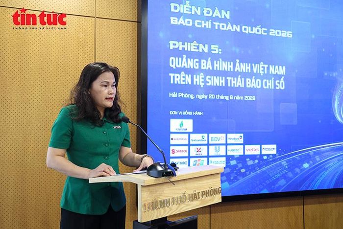 Phó Tổng Giám đốc Thông tấn xã Việt Nam Nguyễn Thị Sự phát biểu tại phiên thảo luận.