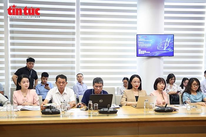 Các đại biểu tham dự tại phiên thảo luận.