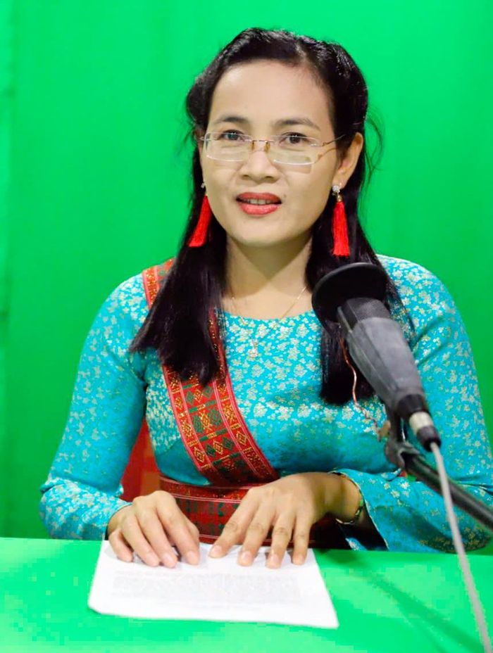 Với nhà báo Nguyễn Ái Nghiêm, ngày ngày được "mang giọng nói" của mình đến từng thôn, xóm trong cộng đồng người Chăm là niềm khích lệ tinh thần của chị để tiếp tục cống hiến với nghề báo.