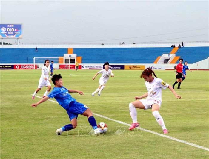 Trận đấu giữa đội chủ nhà Thái Nguyên T&amp;T và Phong Phú Hà Nam. Ảnh: Trần Trang/TTXVN