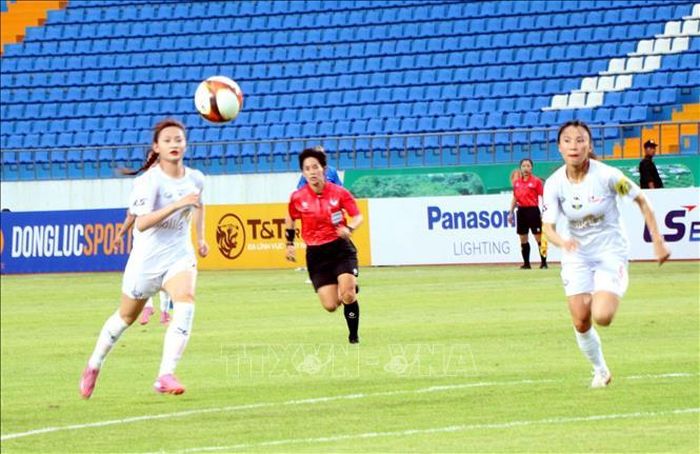 Trận đấu giữa đội chủ nhà Thái Nguyên T&amp;T và Phong Phú Hà Nam. Ảnh: Trần Trang/TTXVN