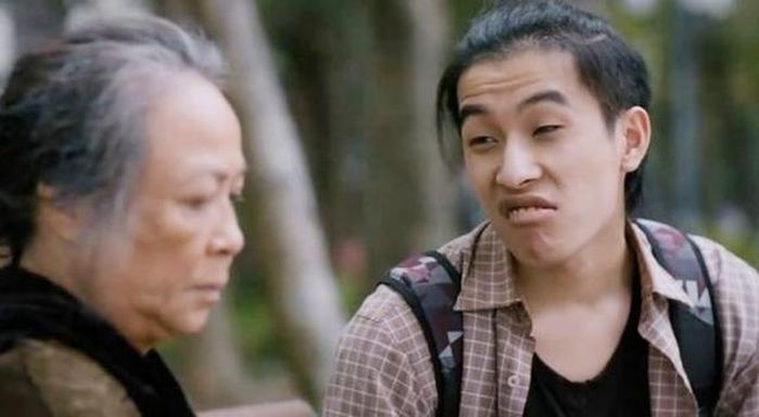 Trong Cuộc Đời Vẫn Đẹp Sao cũng vào vai lưu manh.