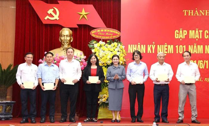 Thành ủy Đồng Nai gặp mặt các cơ quan báo chí nhân kỷ niệm 101 năm Ngày Báo chí Cách mạng Việt Nam.
