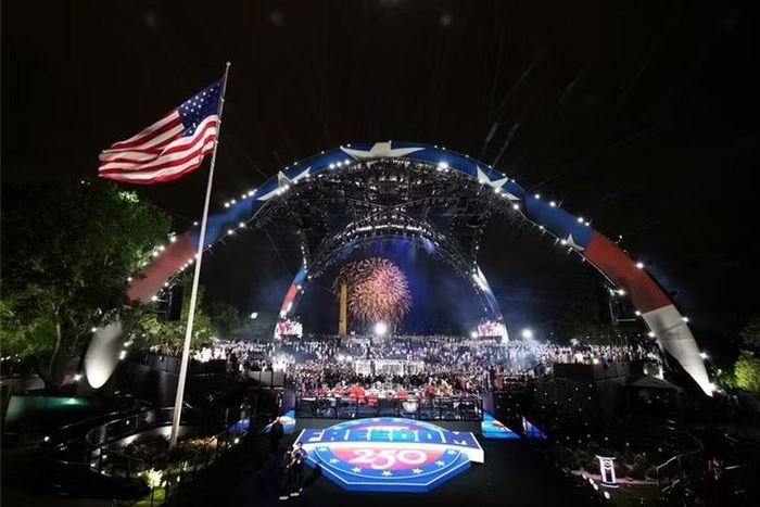Sự kiện “UFC Freedom 250” được Tổng thống Trump tổ chức tại sân cỏ Nhà Trắng nhân dịp kỷ niệm 250 năm Tuyên ngôn Độc lập của Mỹ, gây nhiều tranh cãi. Ảnh: Reuters.