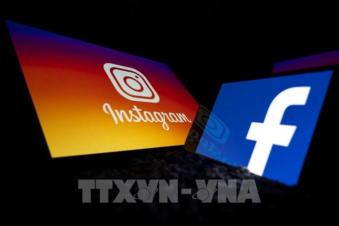 Biểu tượng của trang mạng xã hội Facebook và Instagram. Ảnh: AFP/TTXVN